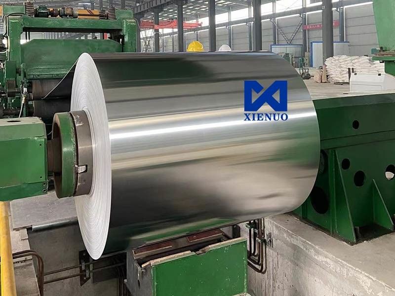 Fornitura di bobina di alluminio spazzolato di alta qualità con spessore 0,3 mm 0,4 mm 0,5 mm e larghezza 1000 mm 1500 mm bobina di alluminio spazzolato